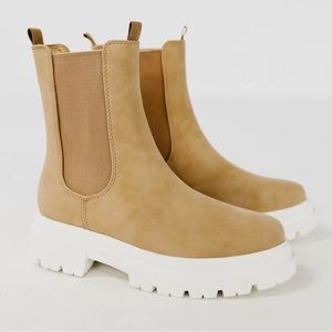 NWOT Cozzy Girl Boots